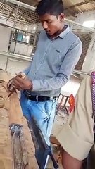 ITI छात्र का कमाल : दो दिन कड़ी मेहनत और बना डाली लड़की की AK-47 रायफल, वीडियो में जानें वजह