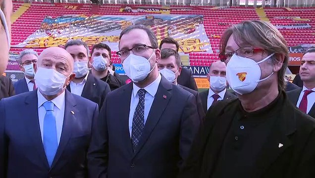 İZMİR - Bakan Kasapoğlu, Gürsel Aksel Stadı'nı gezdi