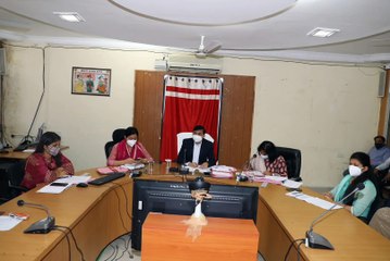 आवेदकों को आवेदन के निराकरण से अवगत कराए- कलेक्टर