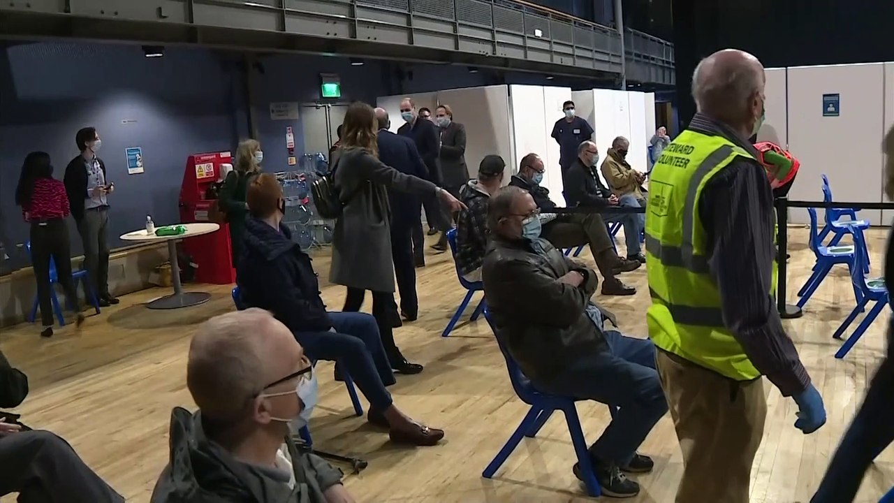 El príncipe Guillermo da el parte del estado de salud del duque de Edimburgo: "Le están vigilando"