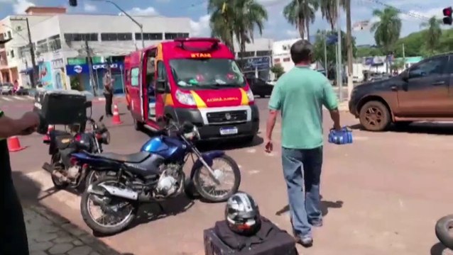 Motociclista fica ferido em colisão traseira na Rua Paraná