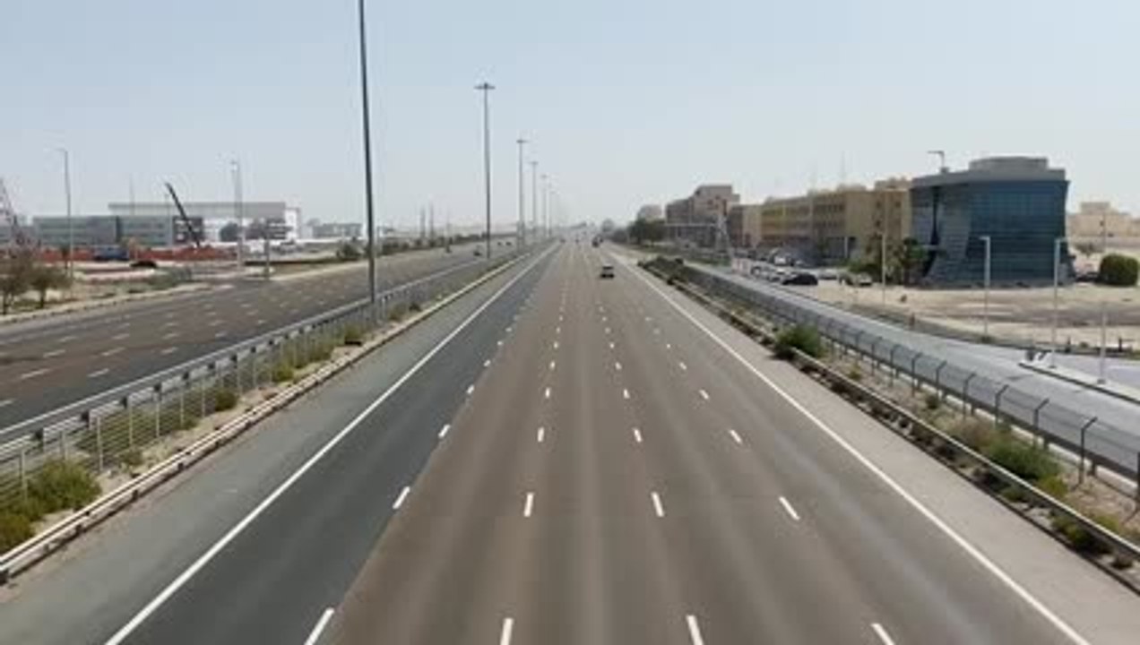 بالفيديو.. لأول مرة طريق أبوظبي - دبي خالٍ من المركبات - فيديو Dailymotion