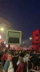 بالفيديو: احتفالات عارمة في ليفربول على أنغام "مو صلاح"