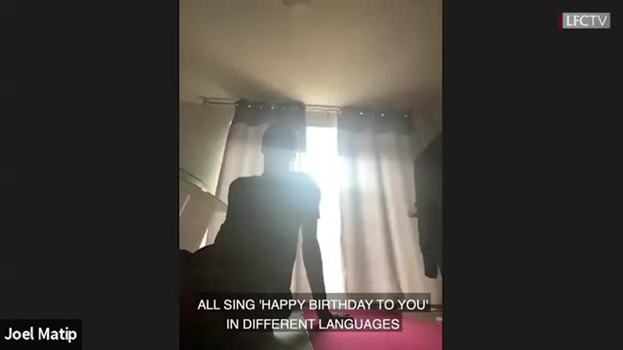 محمد صلاح يغني "أبوالفصاد" في عيد ميلاد ساديو ماني.. شاهد الفيديو