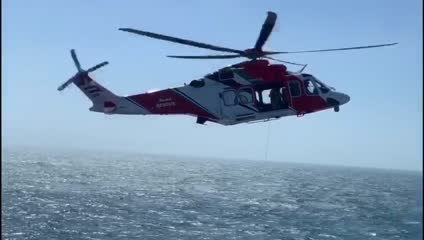 بالفيديو: إنقاذ مريض مواطن تدهورت حالته الصحية على متن سفينة