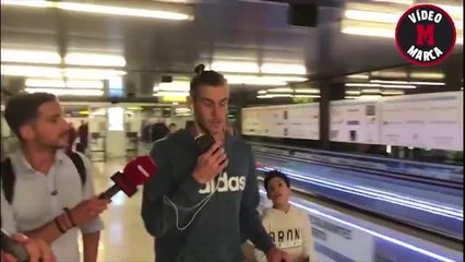 بالفيديو.. نجم ريال مدريد يتجاهل طفل ووالدته طلبا التصوير معه