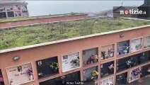 Camogli, crolla il terreno sotto il cimitero: nella frana decine di bare finiscono in mare