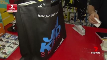 بالفيديو.. لاعبو منتخب عربي يسرقون أحذية من متجر بقيمة 3000 دولار