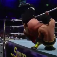 بالفيديو ..السعودي منصور الشهيل يفوز بأكبر نزال بتاريخ مصارعة WWE