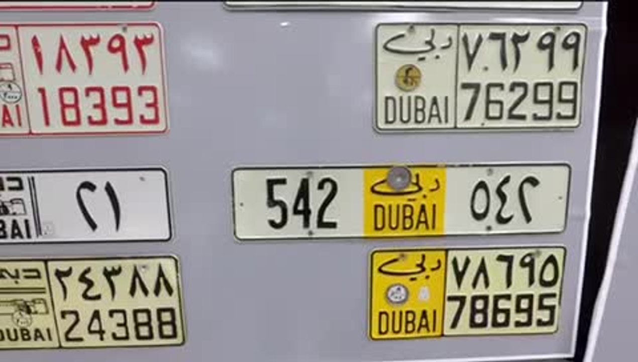 الطاير يدشن أول مصنع في العالم يستخدم "الروبوت"...