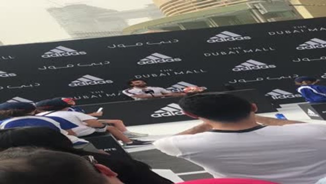 بالفيديو: زيارة محمد صلاح إلى دبي مول استغرقت ساعة ونصف