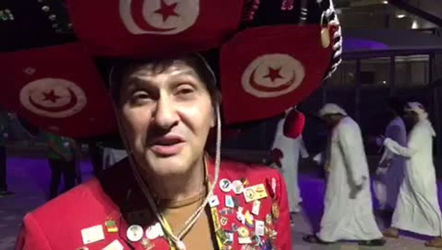 بالفيديو..المنوبي.. مصور رياضي تونسي يطوف العالم وينشر قيم التسامح