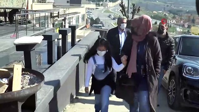 Çöken Binanın Enkazından Kurtarılan 7 Yaşındaki Azra Artık Yürüyebiliyor