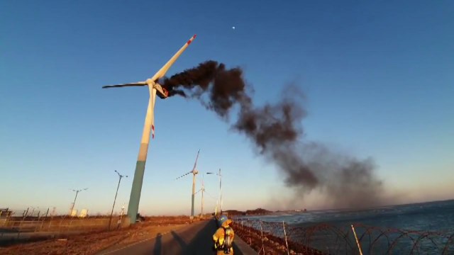 풍력발전기 화재 4시간 반 만에 진화...건조한 날씨에 곳곳 잇단 화재 / YTN