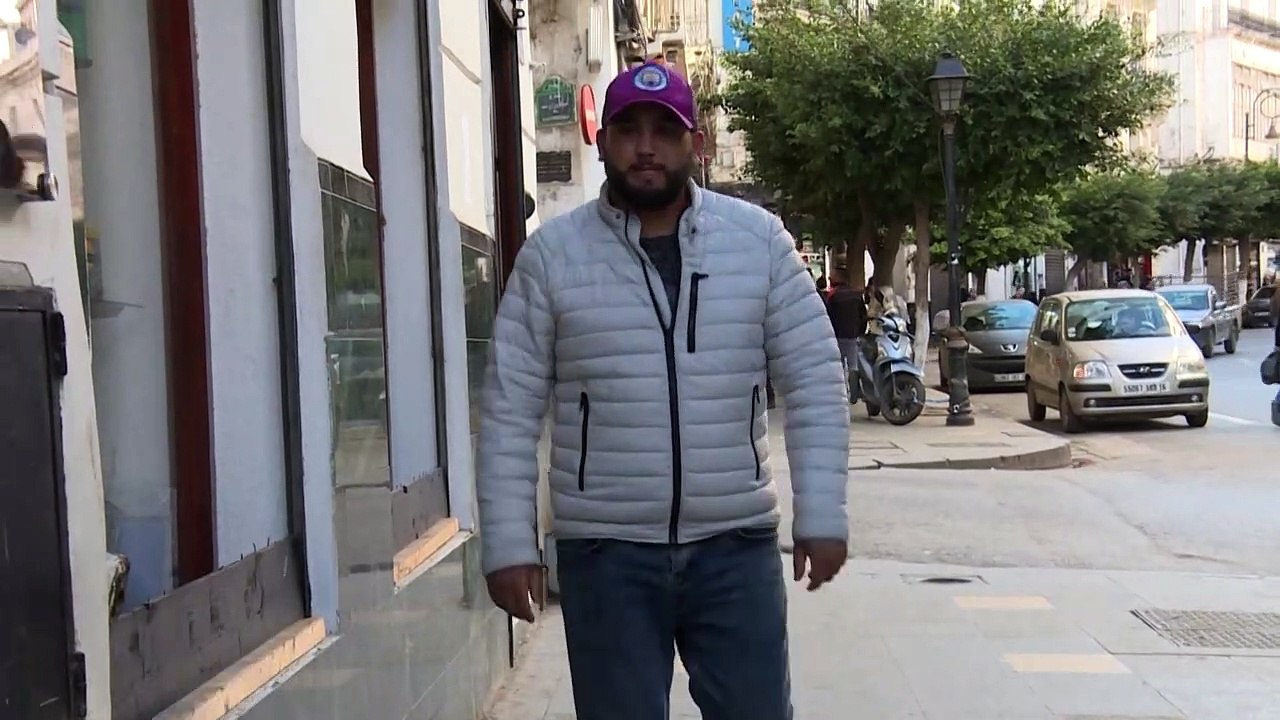 زكي حناش من "جيل الحراك" والمدافع عن معتقلي الرأي في الجزائر