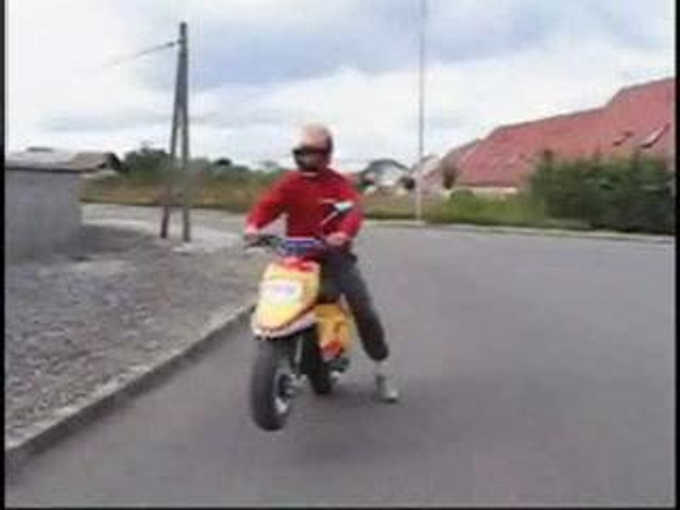 Wheeling en scooter bien longs
