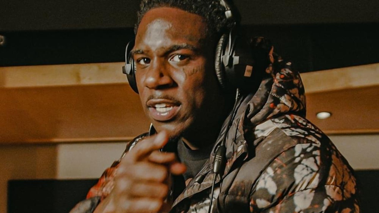 DUSTY LOCANE "ROLLIN N CONTROLLIN FREESTYLE" (Live Performance) | Open Mic