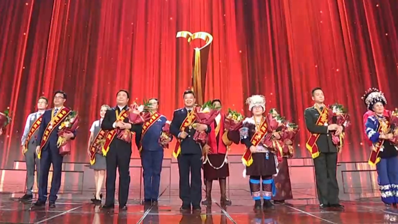 特别节目《向祖国报告》 与全国人民一起分享胜利的喜悦！