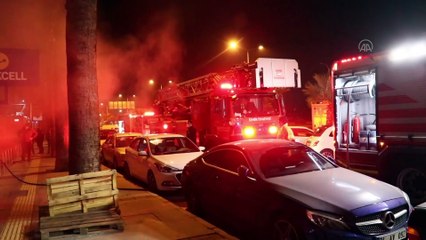 İZMİR - Çıkan yangında bir işyeri kullanılamaz hale geldi