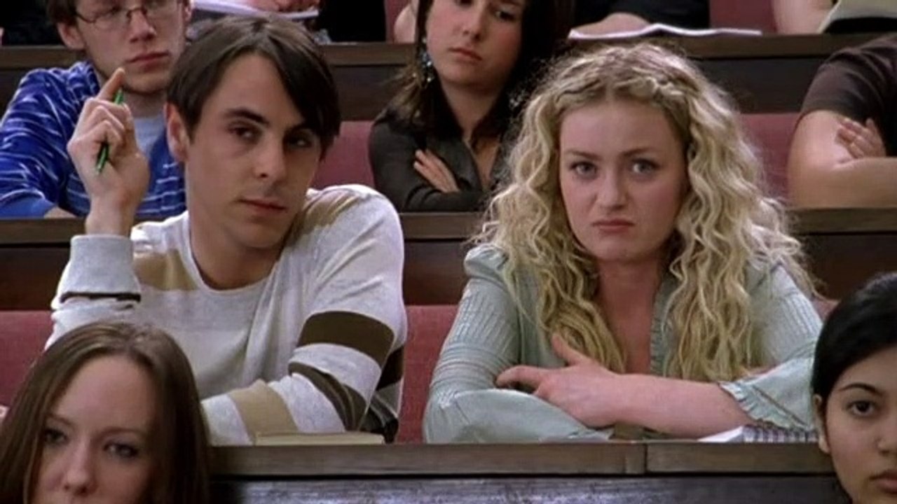 Afterlife - S2 E1 - Roadside Bouquets