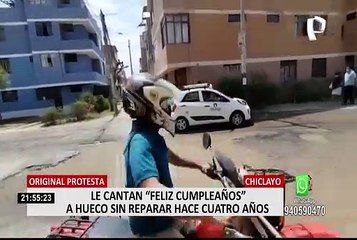 Chiclayo: ciudadanos celebran "cumpleaños" de un hueco en la pista sin ser reparado