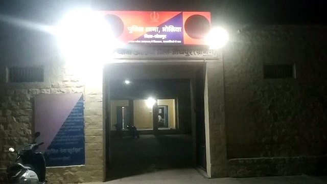 अफीम के 102 पौधे जब्त, आरोपी थाने की खिड़की से फरार