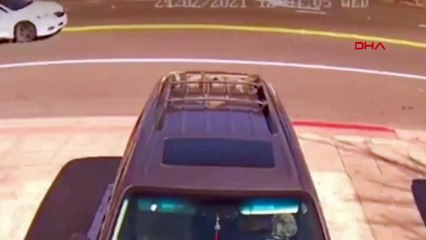 Çantasını çaldıkları kadını metrelerce sürüklediler!