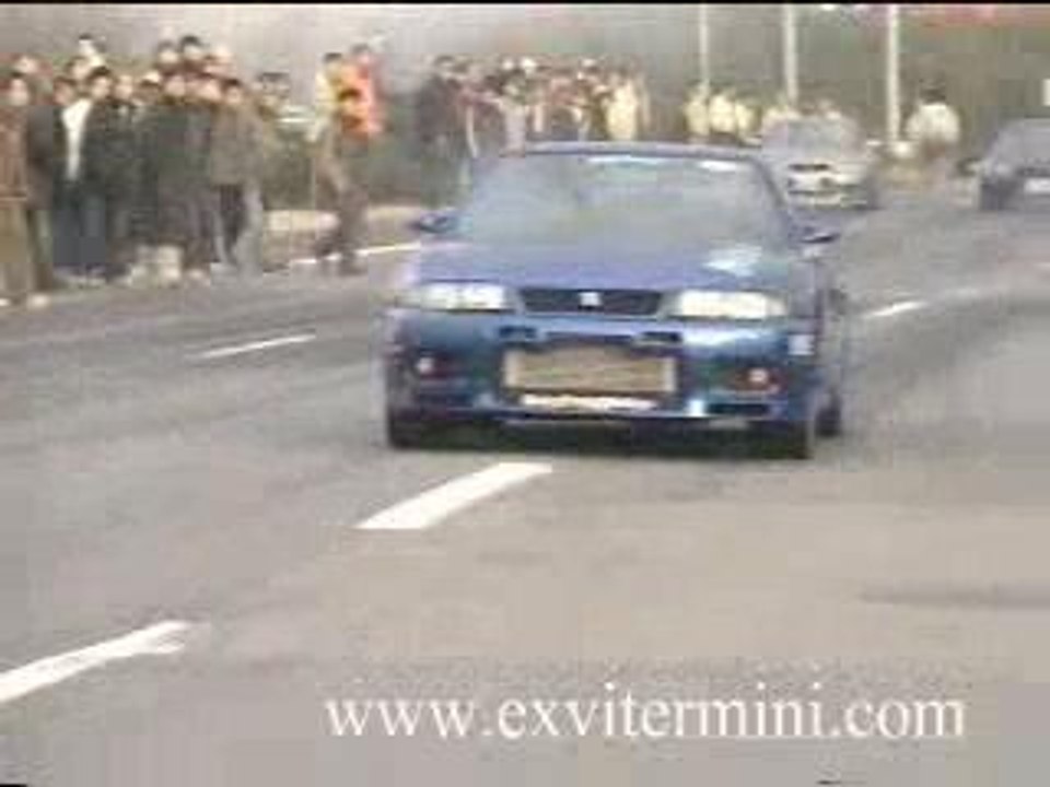 Skylines street racing in Japan
