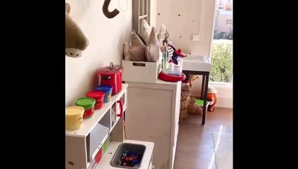 Laura Matamoros enseña el cuarto de su hijo