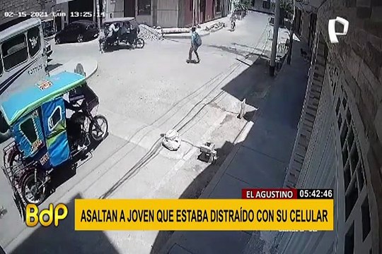 El Agustino: delincuentes roban a joven que caminaba distraído con su celular
