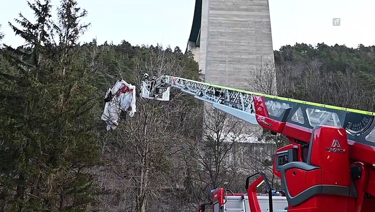 Sprung von Europabrücke: 30-jähriger Basejumper landete in Baumkrone