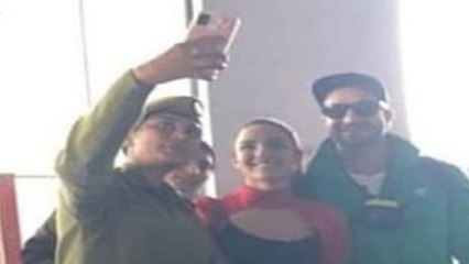 Jasmin Bhasin और Aly Goni संग जम्मू पुलिस ने खिंचवाई सेल्फी; Check out | FilmiBeat