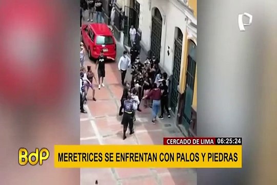 Cercado de Lima: trabajadoras sexuales se enfrentan con palos y piedras por clientes