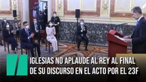 Pablo Iglesias no aplaude al rey al acabar su discurso en el acto por el 23F