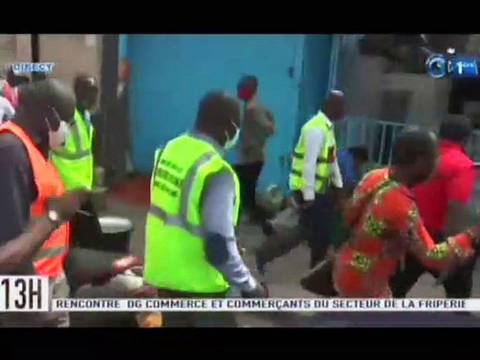 RTG - Échange entre le Directeur Générale du commerce et les commerçants du secteur de la friperie