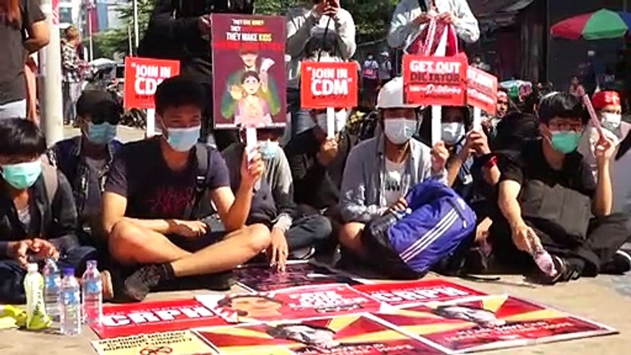 Jugend in Myanmar trommelt gegen Junta an
