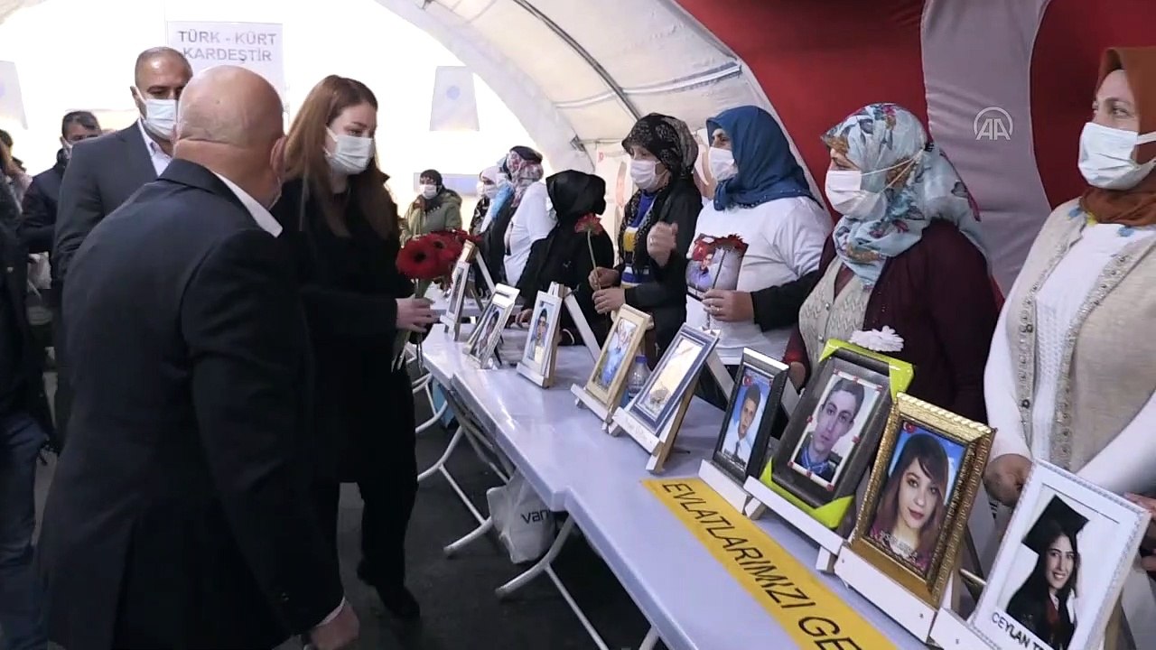 DİYARBAKIR - Hak-İş Genel Başkanı Arslan, Diyarbakır annelerini ziyaret etti