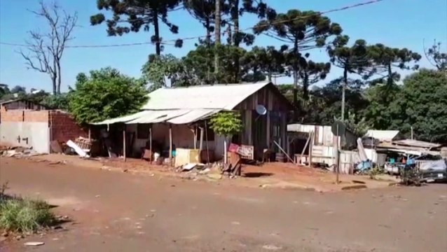 Moradora do Melissa que teve casa danificada após queda de árvore durante temporal ainda passa por dificuldades