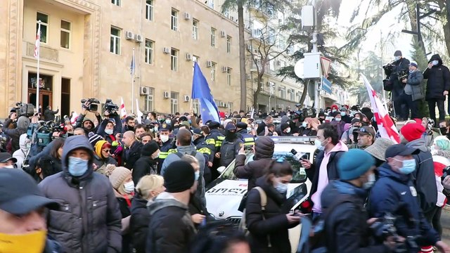 TİFLİS - Ana muhalefet lideri Melia'nın operasyonla gözaltına alınması protesto edildi