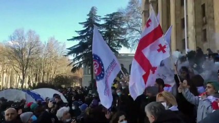 Tüntettek Tbilisziben Nyika Melija ellenzéki vezető letartóztatása miatt