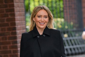 Hilary Duff Swears Her New Hair Color Is *Not* a Clue About the Sex of Her Baby