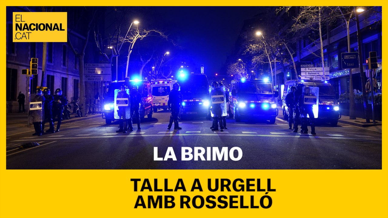 Els Mossos tallen el carrer Urgell i redirigeixen els manifestants pro-Hasél