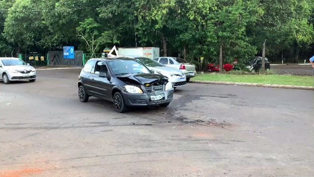 Acidente de trânsito é registrado na Rua Domiciano Theobaldo Bresolin