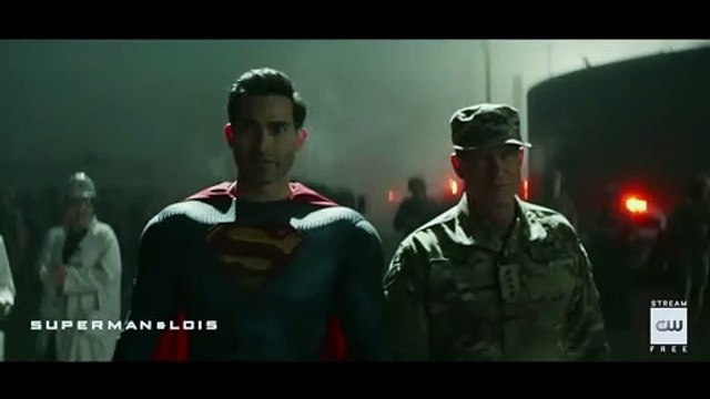 Superman & Lois 1x01 - Sneak Peek clip - Tyler Hoechlin as Superman
