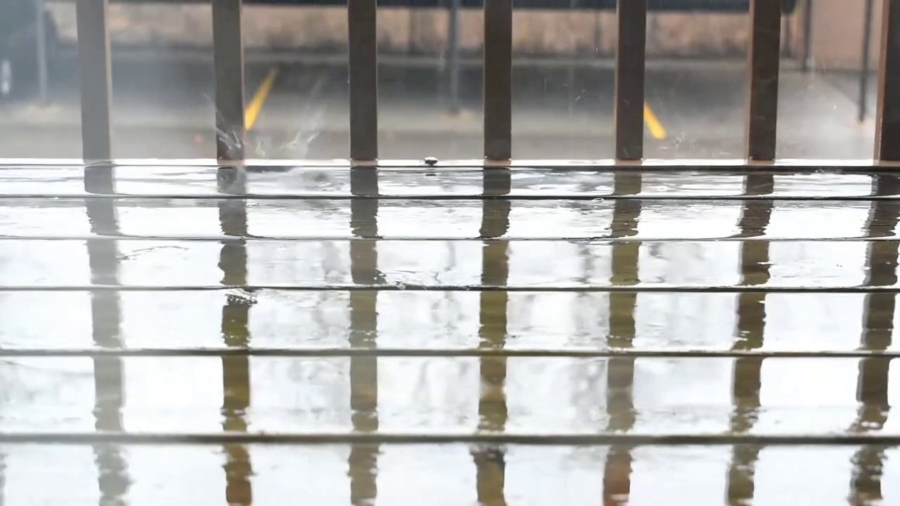 SOFT AND BEAUTIFUL MUSIC with SOUNDS of RAIN to RELAX AND SLEEP [20 MIN.]