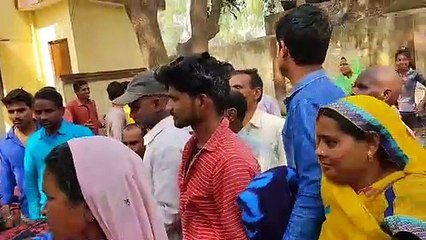 नगर पंचायत में कंबल वितरण अभियान बना चर्चा का विषय