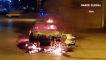 Çalışmayan aracını ateşe verdi, sönene kadar başında bekledi