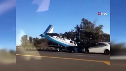 - ABD’de küçük uçak araca çarptı