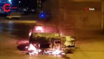 Çalışmayan aracını ateşe verdi, sönene kadar başında bekledi