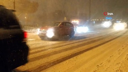 - Bakü’ye yılın ilk karı düştü